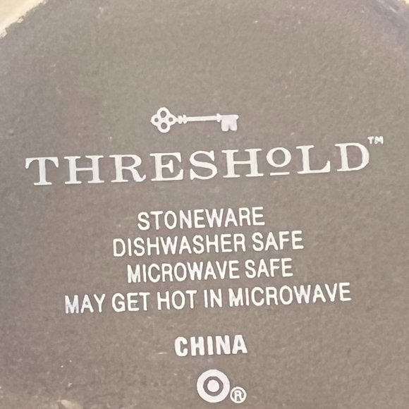 THRESHOLD Monogram Initial Letter "C ” White Matte Finish Stoneware Mug - Picture 7 of 7